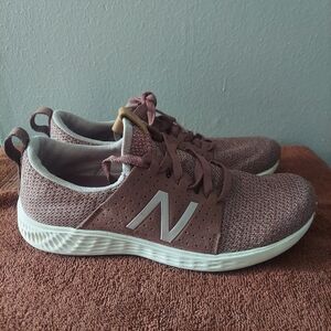 New Balance Fresh Foam V1 Womens Shoes Size 9.5